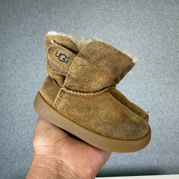 UGG Australia Keelan Tan Suede Baby Boots Size 4/5 - Picture 1 of 8